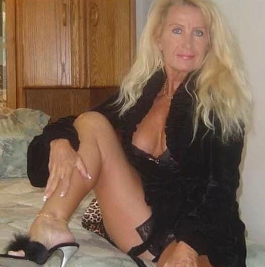 Nude photo cougar chaude du 17